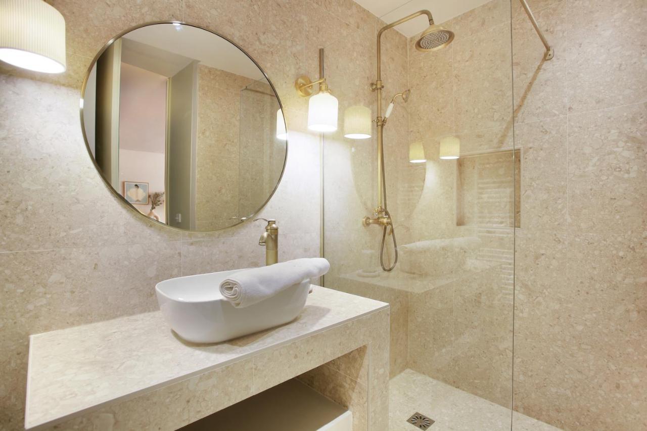 Residence In The Center Of Paris By Studio Prestige Екстериор снимка